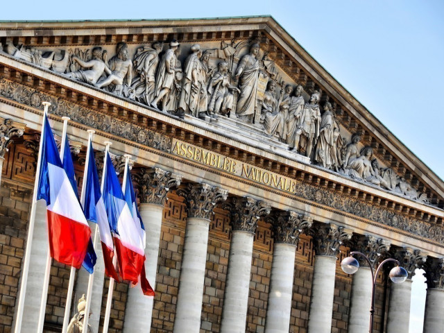 Франция увеличава пенсиите и заплатите