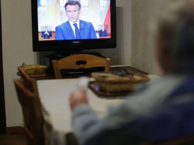 Французите вече няма да плащат такса за общественото радио и телевизия