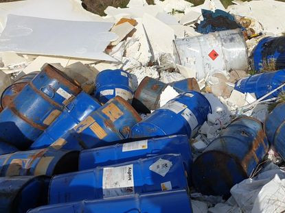250 изхвърлени варела с химикали са открити в  няколко столични района