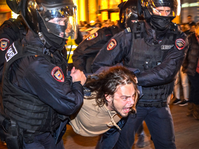 Протести срещу мобилизацията заляха Русия