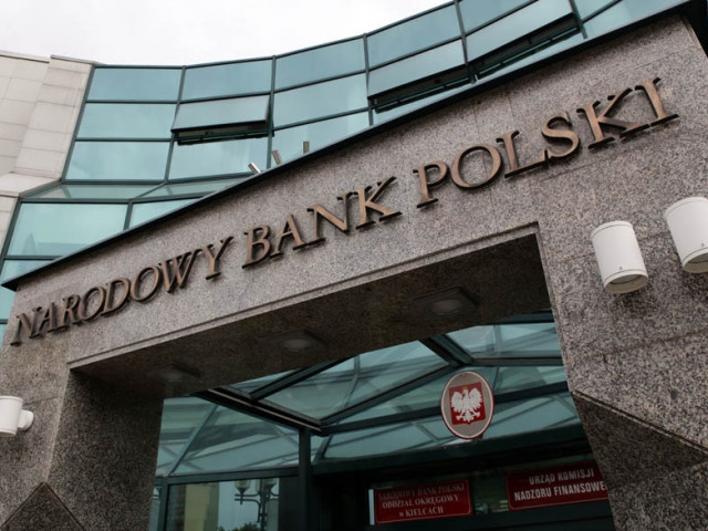 Полската народна банка спира да обменя украински гривни