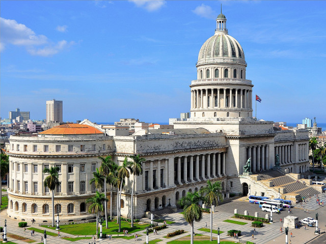 Куба легализира еднополовите бракове и сурогатното майчинство