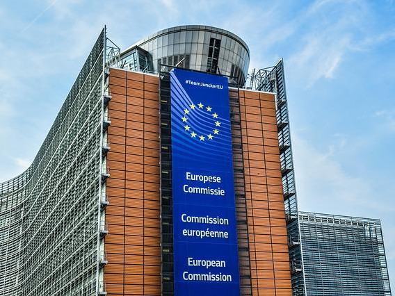Европейската комисия подготвя проект на европейски закон за свободата на медиите