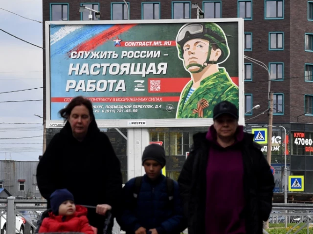 Мобилизацията и емиграцията ще сринат руския пазар на труда