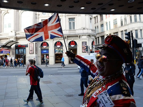 Британските власти се отказаха от намаляване на данъците за богатите