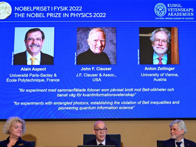 Трима учени споделят Нобеловата награда за физика