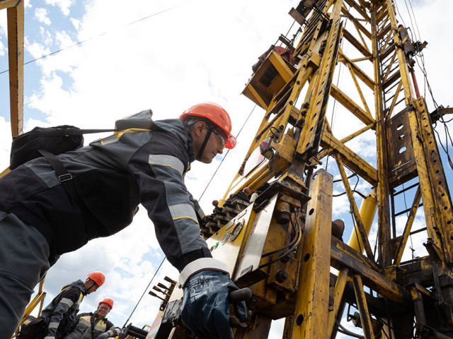 ОПЕК+ се споразумяха за максимално намаляване на дневното производство на петрол