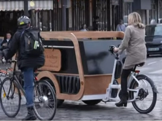 Велокатафалка се появи по улиците на Париж