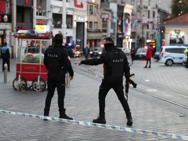 Петима заподозрени за подпомагане на атентатора в Истанбул са задържани в България