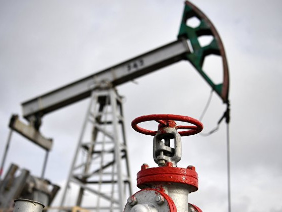 Петролът поевтинява поради опасения за намалено търсене