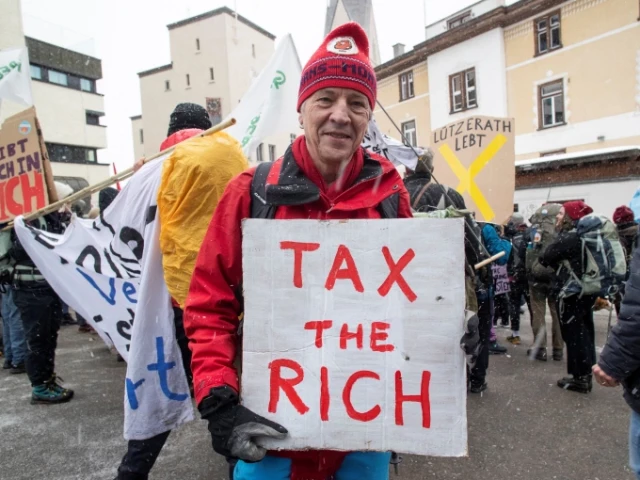 Климатичен данък за свръхбогатите искат протестиращи в Швейцария