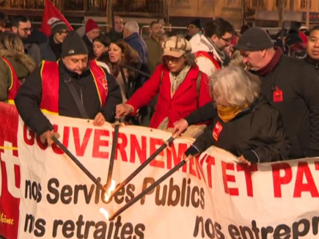 "Черен четвъртък": Французите започват мащабни стачки и "парализиране" на страната