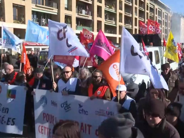 Франция  излезе на протест срещу пенсионната реформа
