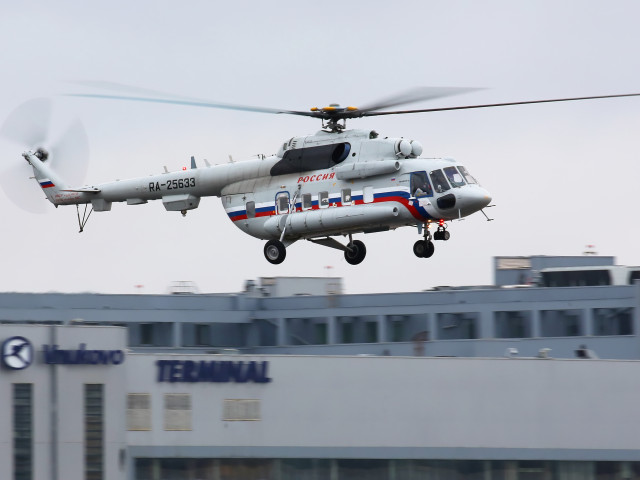 Хеликоптер от специалния правителствен авиоотряд на Русия се разби на летище Внуково