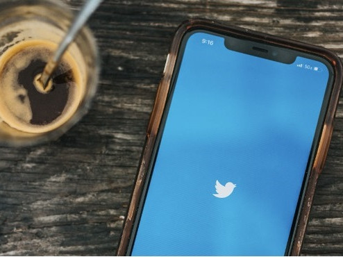 Twitter  печели милиони долари от блокирани преди това акаунти