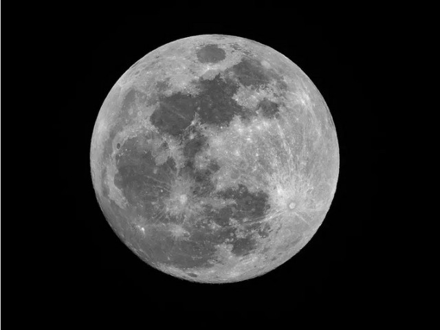 Роскосмос определи датата на първия съвременен полет на Русия до Луната