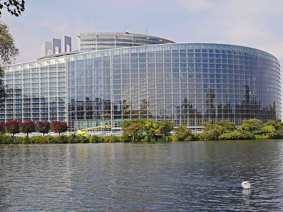 Европейският парламент призова ЛУКОЙЛ и Росатом да бъдат изгонени от ЕС