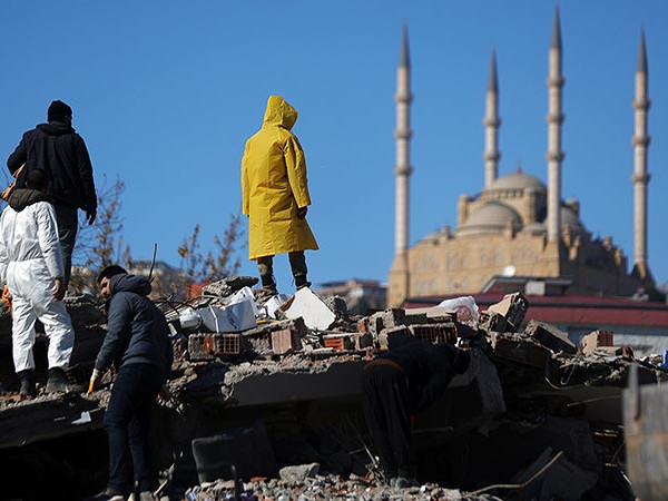 Жертвите на земетресението в Турция и Сирия са близо 16 хиляди