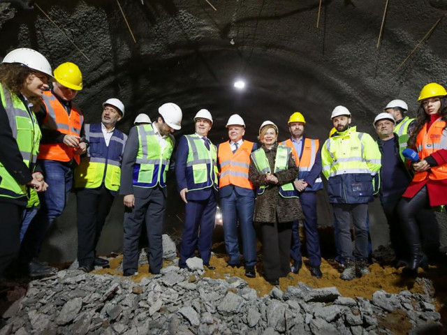 Министър Алексиев: За първи път от 50 г. насам в България се изгради нов жп тунел