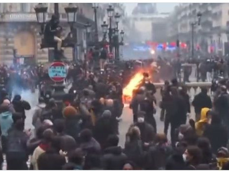 Гняв и неподчинение: протестите във Франция стават все по-масови и агресивни
