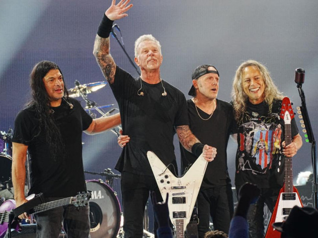 Metallica си купиха фабрика за черни плочи