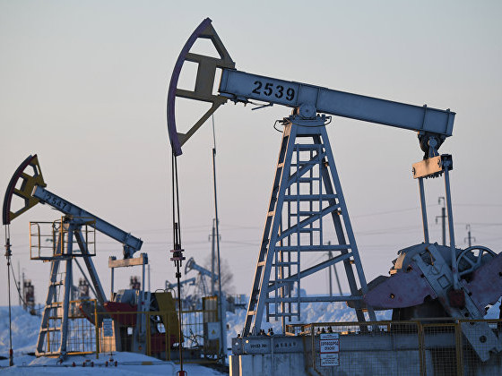 Петролът поевтинява заради данните за ръст  на запасите