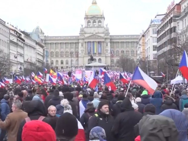 Хиляди чехи настояват да се спре подкрепата за Украйна