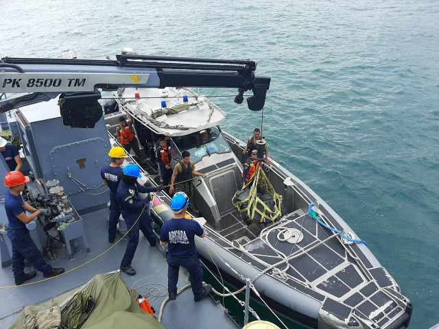 Заловиха призрачна подводница с три тона кокаин в Тихия океан