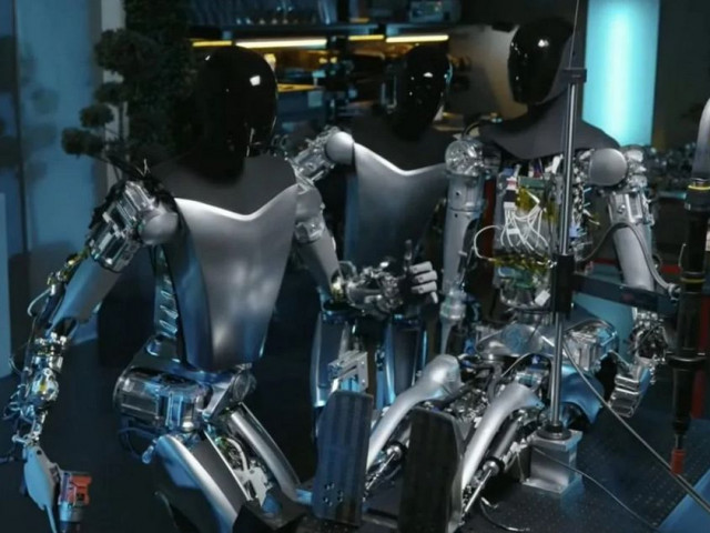Мъск показа процеса на "размножаване" на своите хуманоидни роботи Optimus (видео)