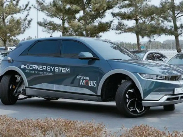 С Hyundai Ioniq 5 можете да паркирате на невъзможни места (видео)