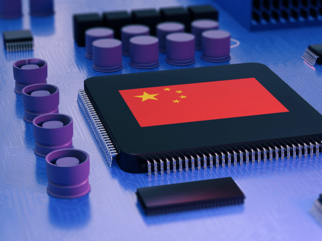 Китай плаща тройни заплати на програмисти за създаване на процесори родно производство