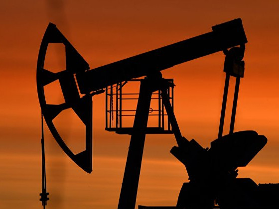 Цените на петрола падат в очакване на новини от САЩ