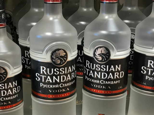 Русия затяга ограниченията за продажба на алкохол