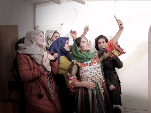 Кан 2023: Скрита камера разкрива живота на жените в Афганистан