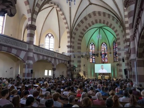 В Германия изкуствен интелект изнесе проповед в църква вместо пастора