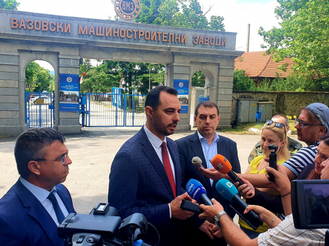 Министър Богданов: Повишаваме  сигурността в оръжейните заводи