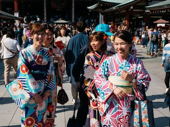 Японците се отучиха да се усмихват заради носенето на маски