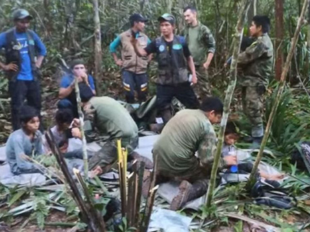 В джунглите на Колумбия след 40 дни откриха 4 деца, оцелели след самолетна  катастрофа