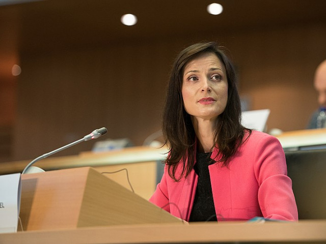 Мария Габриел е определена за председател на НК за борба с трафика на хора към МС
