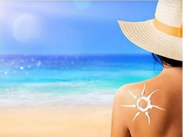 В сезона на летните отпуски: Безопасни ли са за здравето лосионите за тен