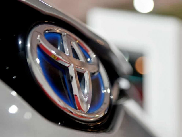 Toyota обещава да намали двойно размера и цената на батериите за електромобили