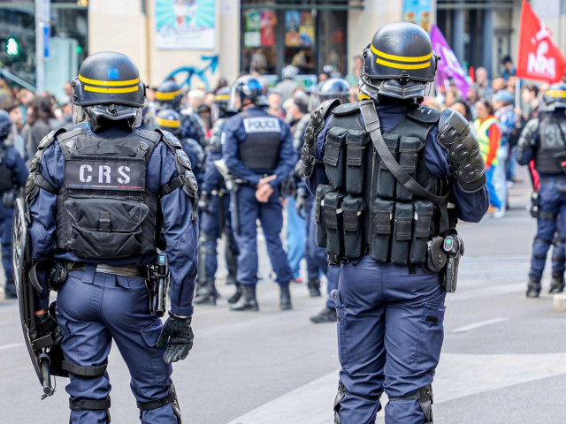Елитни полицейски части обсаждат Марсилия