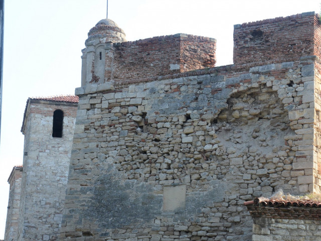 Стена на средновековния замък "Баба Вида" се руши, необходими са спешни действия