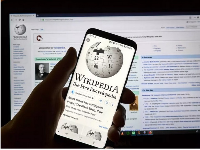 Обвиниха Уикипедия в харчене на даренията за политика