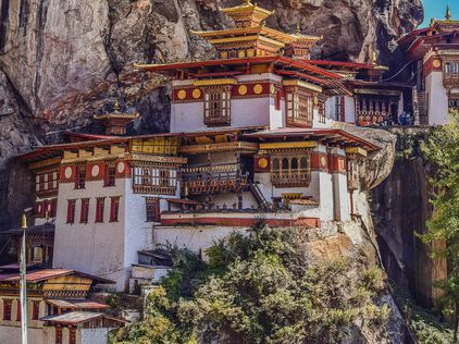 Най-мистериозната държава: Бутан намалява данъци  наполовина, за да привлече туристи
