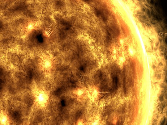 Учен предупреди за активизиране на слънчевите изригвания