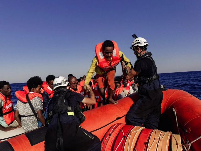 Задава ли се военна операция в Средиземно море заради нелегалната миграция?