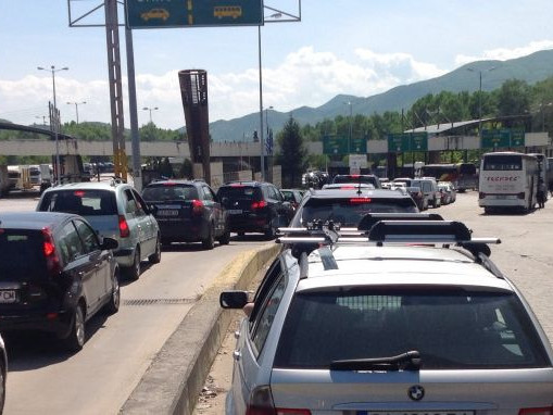 Забраната за влизане в България на руски автомобили е в сила от днес