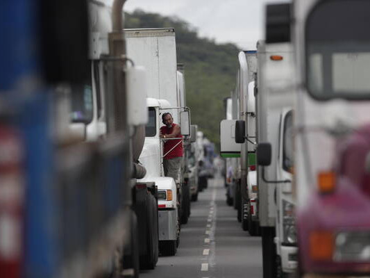 Стотици камиони замърсяват всеки ден въздуха на границата ни с Румъния