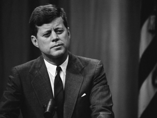 Събитие на деня: На 8 ноември 1960 г.  Джон Ф. Кенеди печели президентските избори в САЩ
